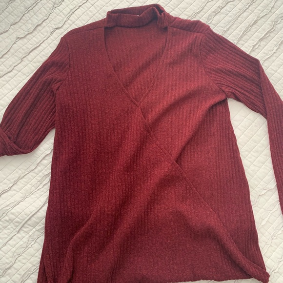 Maroon sweater - Picture 4 of 4